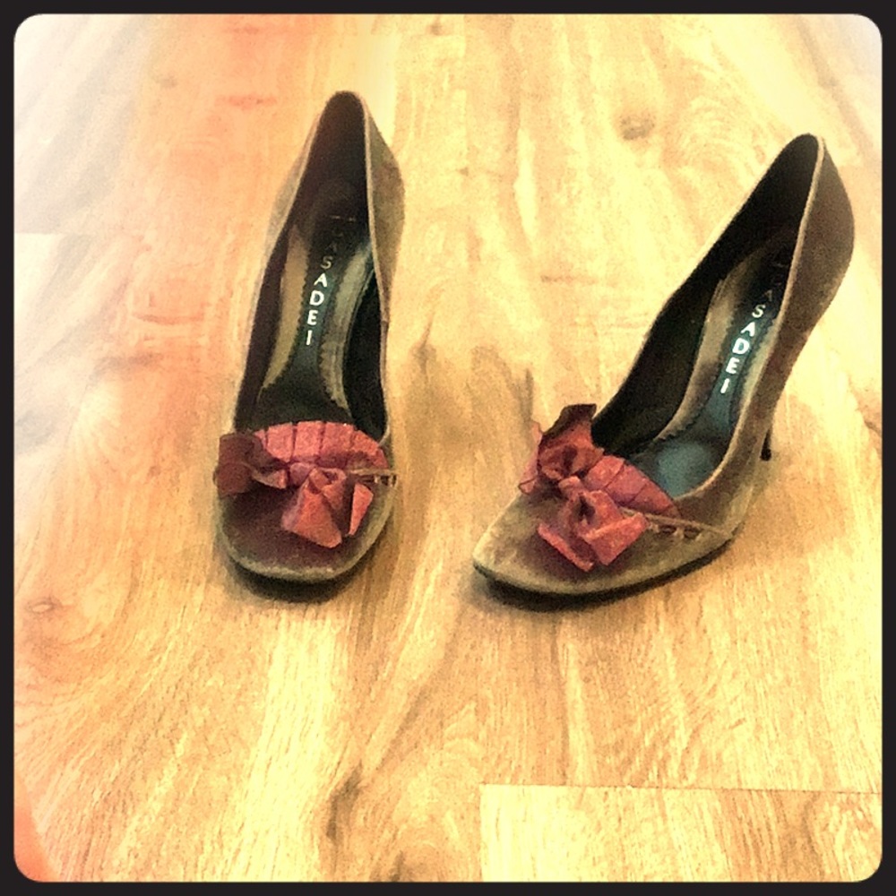Gray shoes